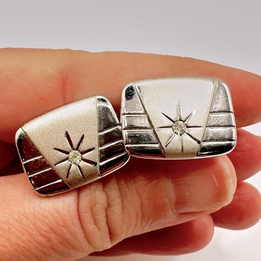 Men’s vintage silver toned cuff links with cz stone!